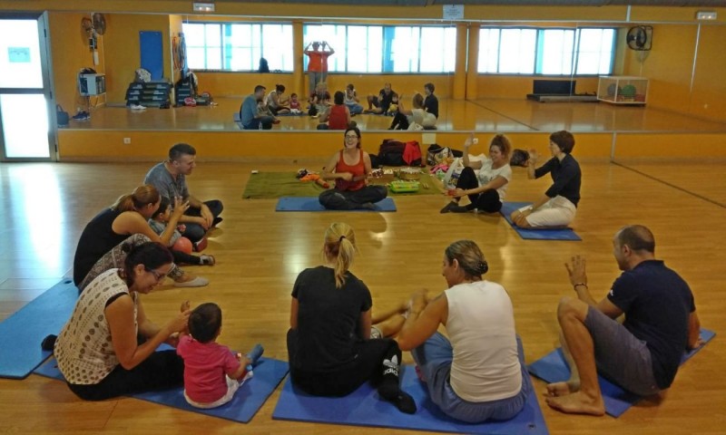 La segunda edici�n de �Escuela en familia� de Mog�n re�ne a 45 familias