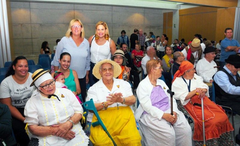 El D�a de Canarias llega a la mayor�a de rincones de San Bartolom� de Tirajana