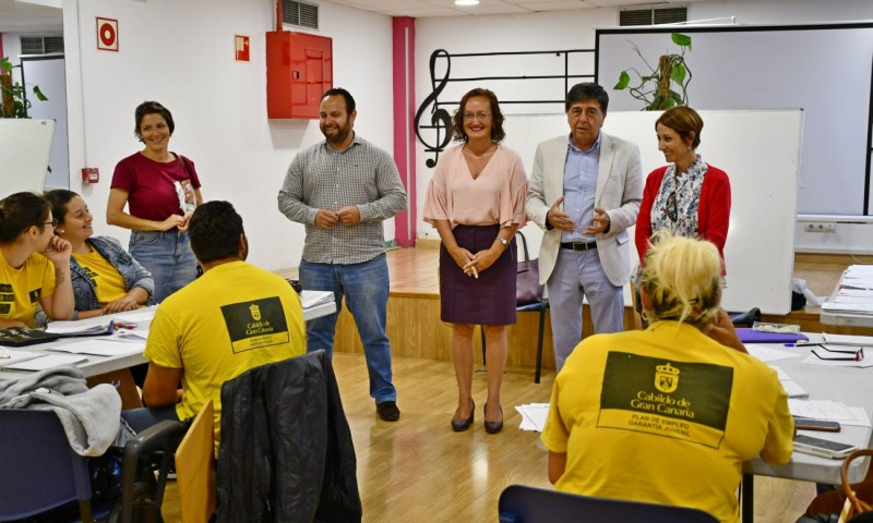 Gilberto D�az, visita a los beneficiarios de Garant�a Juvenil de Mog�n