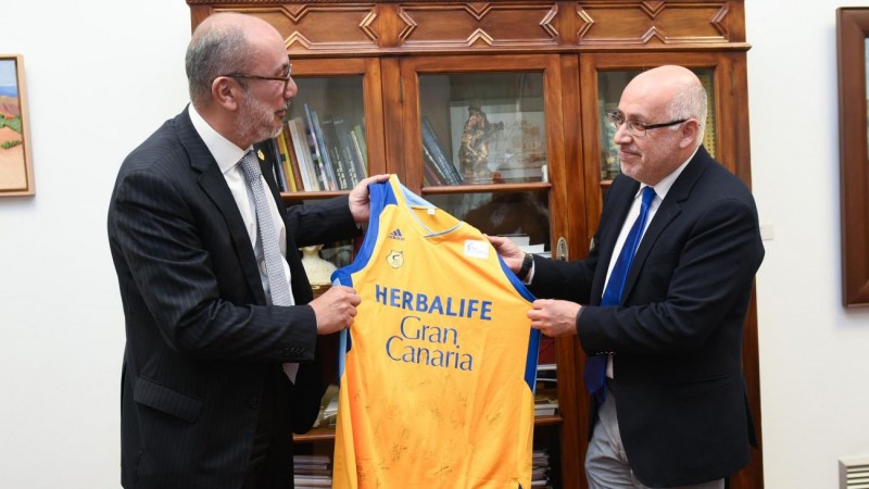 El Cabildo y del CB Gran Canaria coinciden en abrir el club a la sociedad 