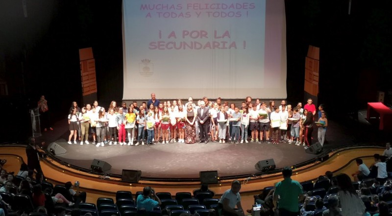 Santa Luc�a distingue a 36 escolares de 6� por su trayectoria personal y acad�mica