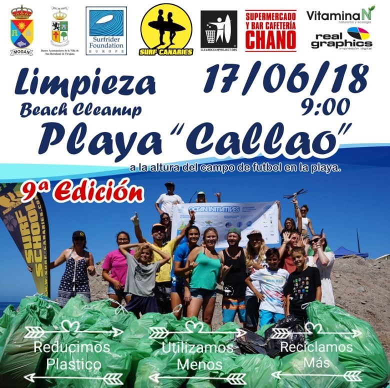 Voluntarios surferos limpian de pl�sticos la playa Callao del Pajar  