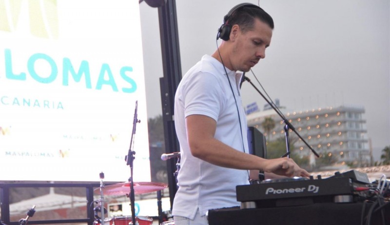 San Juan incendia de m�sica y fuego Playa del Ingl�s y El Pajar