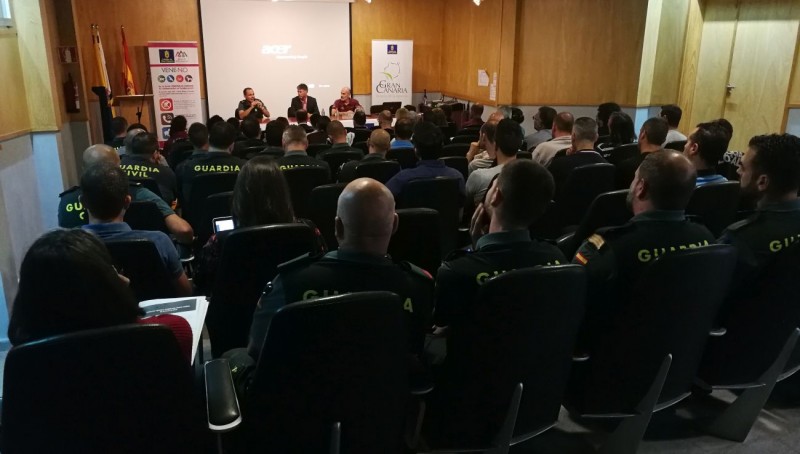 El Cabildo forma a polic�as y agentes en la lucha contra el maltrato animal