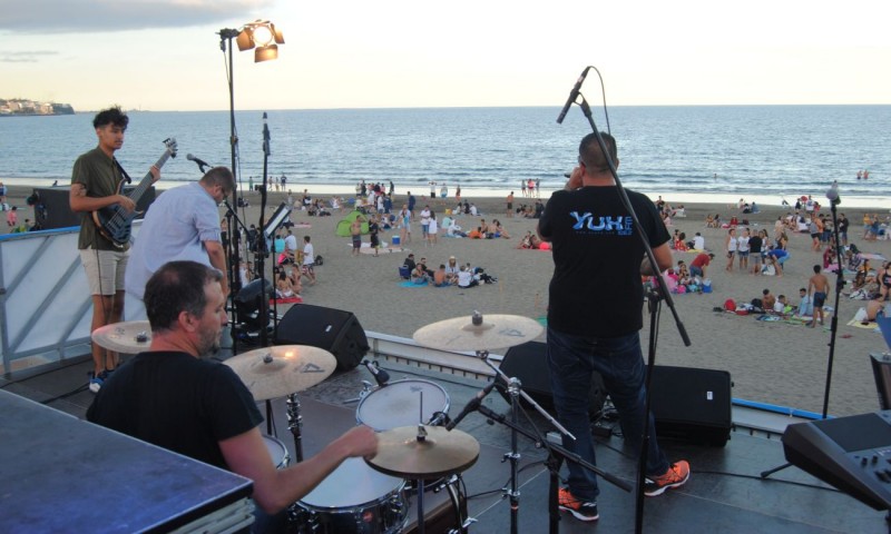 Playa del Ingl�s celebra San Juan con m�sica y fuegos 