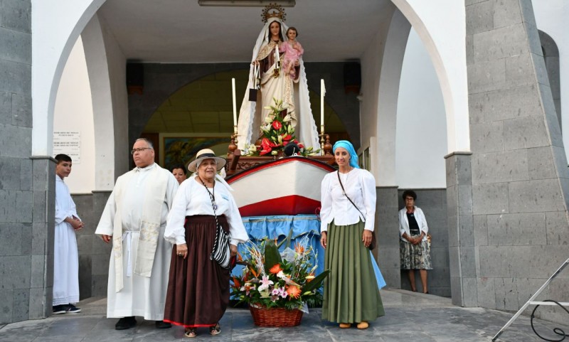 Arguinegu�n re�ne a m�s de 8.000 personas en la romer�a-ofrenda a la Virgen del Carmen 