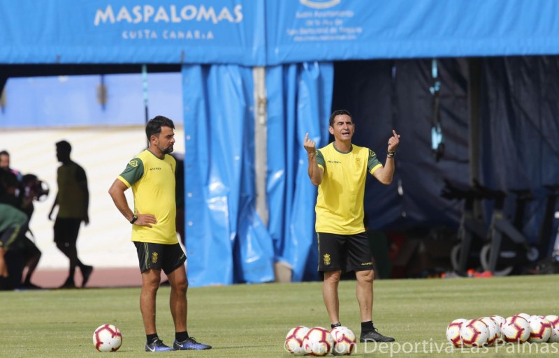 La UD Las Palmas celebra en Tunte su primer amistoso  