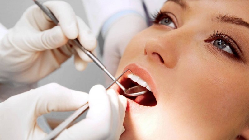 El 49% de los canarios hace un a�o o m�s que acudi� al dentista seg�n datos de 2017