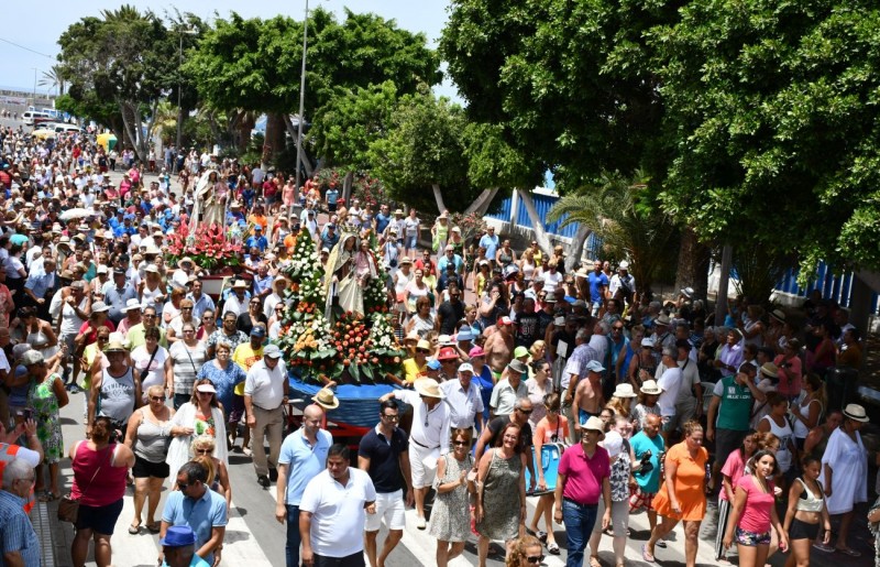Las Fiestas del Carmen culminan con la procesi�n mar�tima de Playa de Mog�n