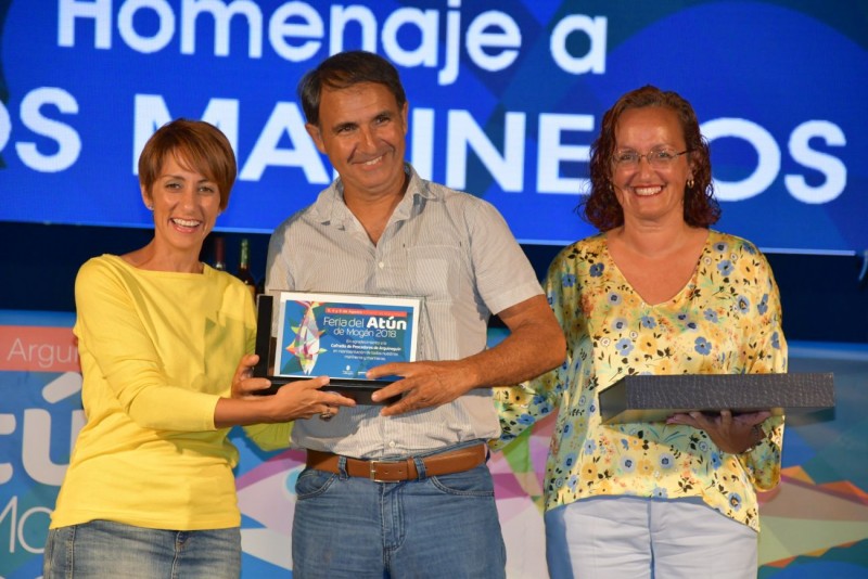 Mog�n homenajea a los marineros y marineras del municipio