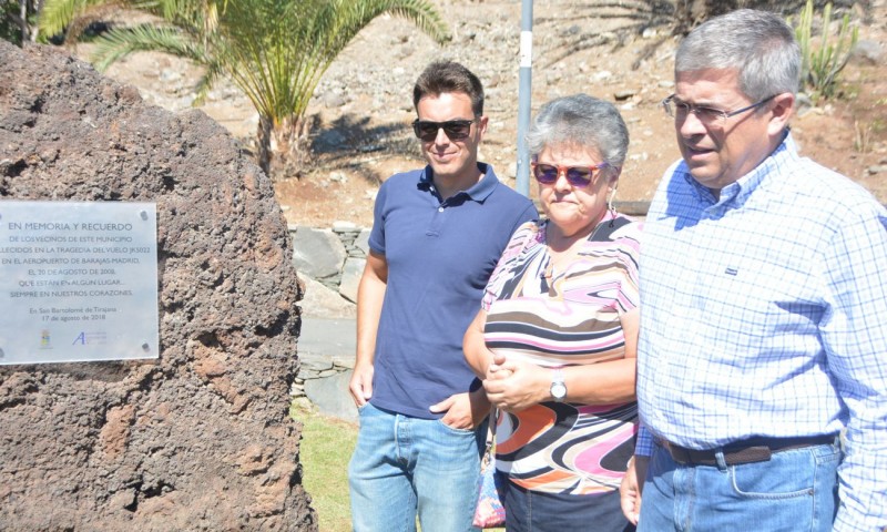 Maspalomas recuerda con una placa a  las v�ctimas del JK5022 