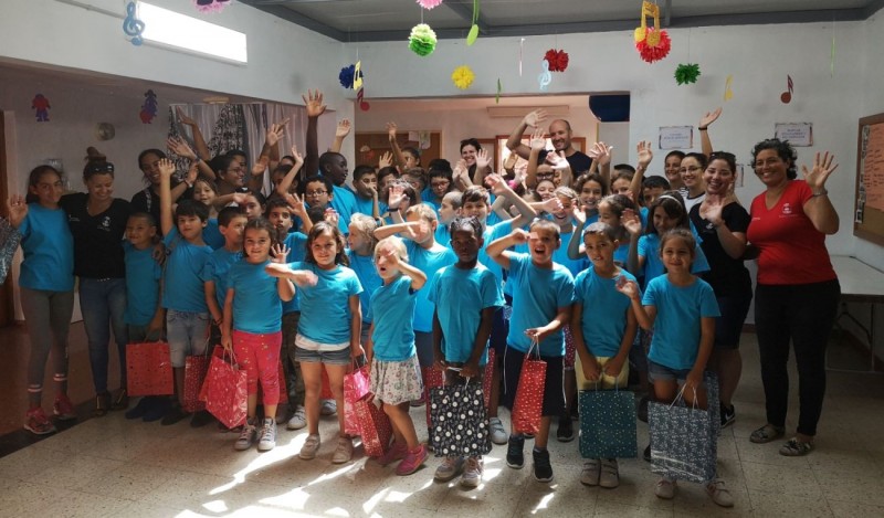 Menores de los Centros de Tarde despiden el verano con una fiesta en Balos