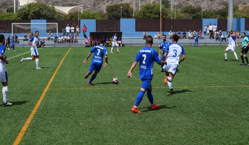 El Lanzarote golea al San Fernando 1 � 4 �afectado� por el calor