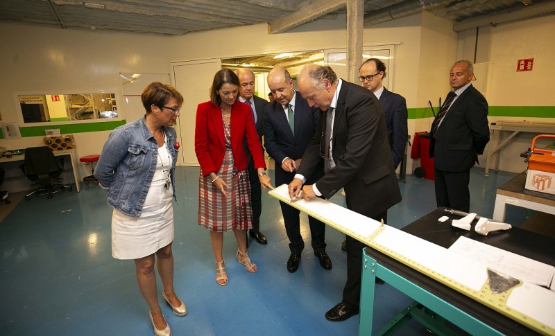 La Ministra Reyes Maroto visita la empresa de fabricaci�n de piezas aeron�uticas de Binter