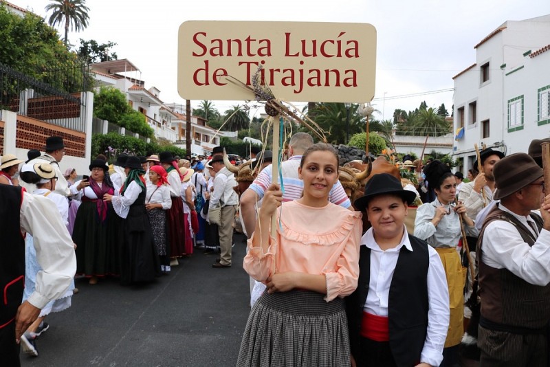 Santa Luc�a ofrece a la Virgen del Pino m�s de 500 kilos de alimentos en su carreta dedicada al pastoreo