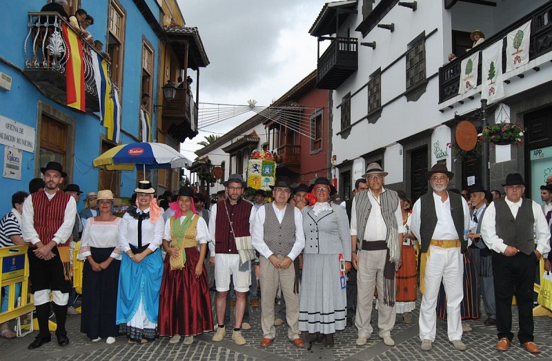 San Bartolom� de Tirajana en el Pino con su escudo her�ldico