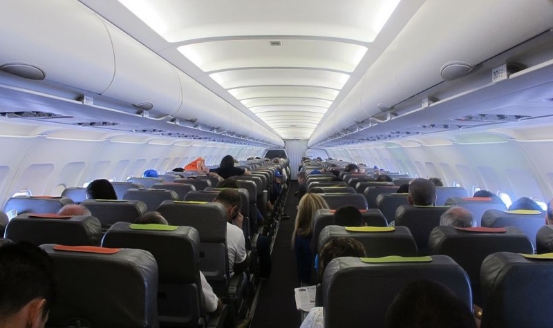 Dos de cada tres espa�oles han tenido un compa�ero de avi�n que ol�a mal, seg�n Jetcost