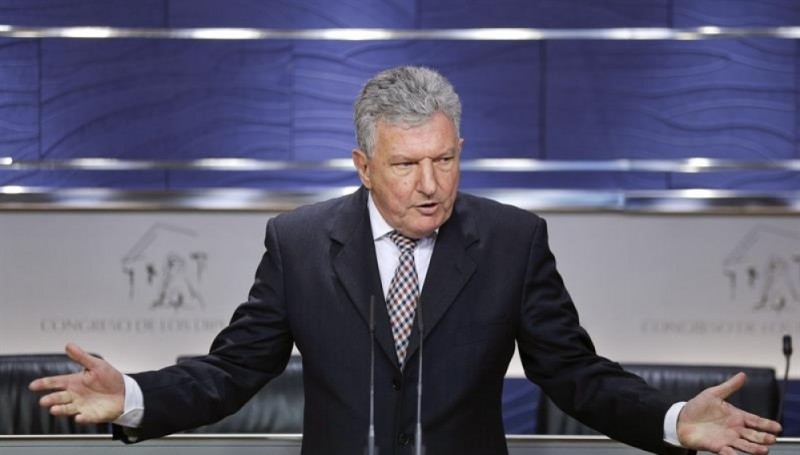 Pedro Quevedo reclama los precios de referencia para frenar los precios abusivos del avi�n con el resto del Estado 