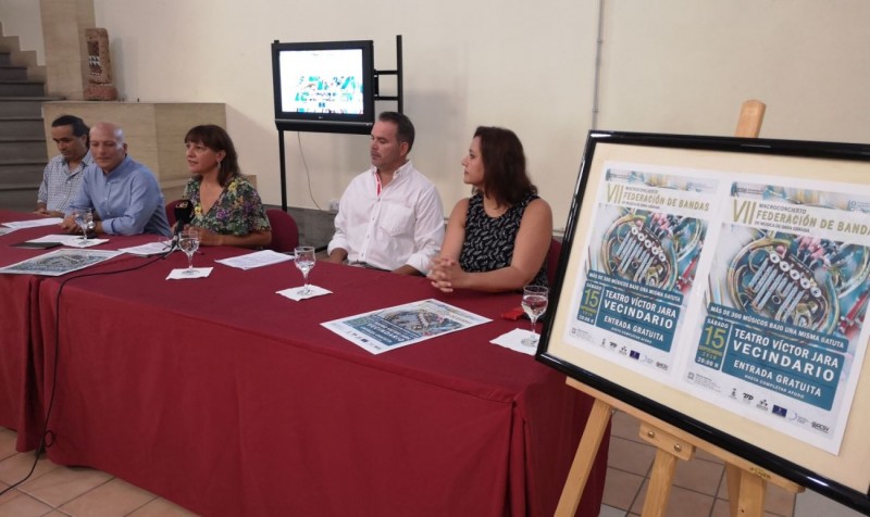 M�s de 300 m�sicos suben al escenario del V�ctor Jara en el VII Macroconcierto de bandas de la Isla