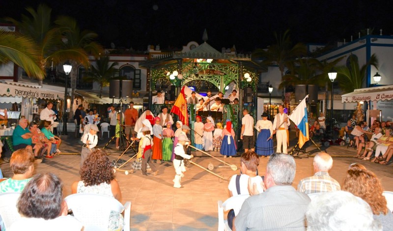 Argentina, Finlandia y Canarias, unidas por el VII Festival Internacional de Folclore en el Puerto de Mog�n