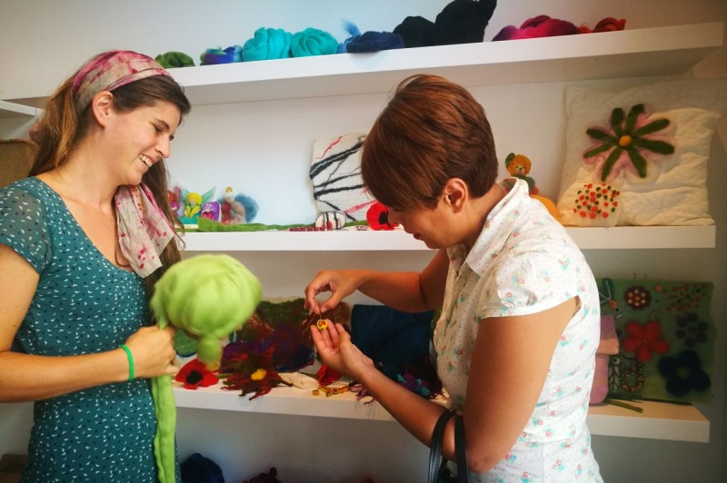 El Cabildo ense�a los secretos de la elaboraci�n de fieltro artesanal