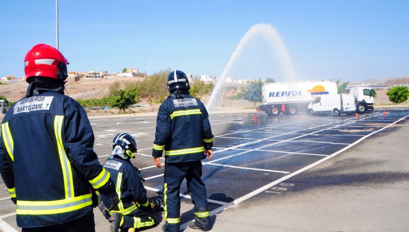 Bomberos de Maspalomas se forman en incidentes con mercanc�as peligrosas en carretera