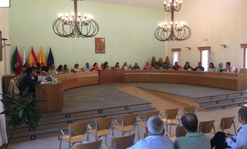 El pleno de Santa Luc�a aprueba volver a las 35 horas semanales 