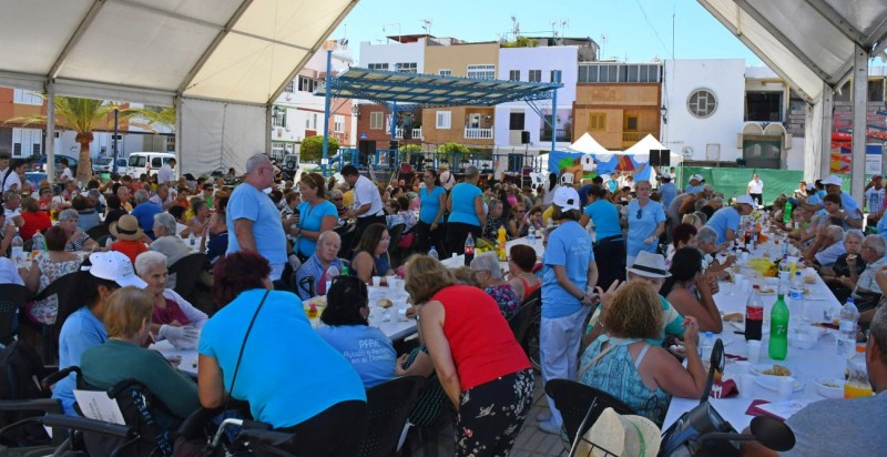 Mayores de Mog�n disfrutan de una jornada de actividades en Arguinegu�n 