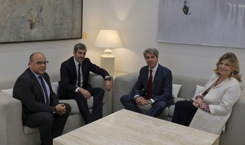 Canarias y Madrid exigen al Estado que convoque �de inmediato� la Conferencia de Presidentes