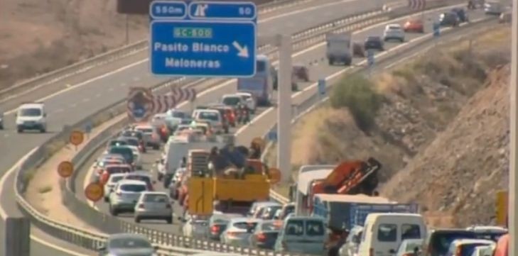 San Bartolom� no es responsable de las colas de la v�a GC-1 