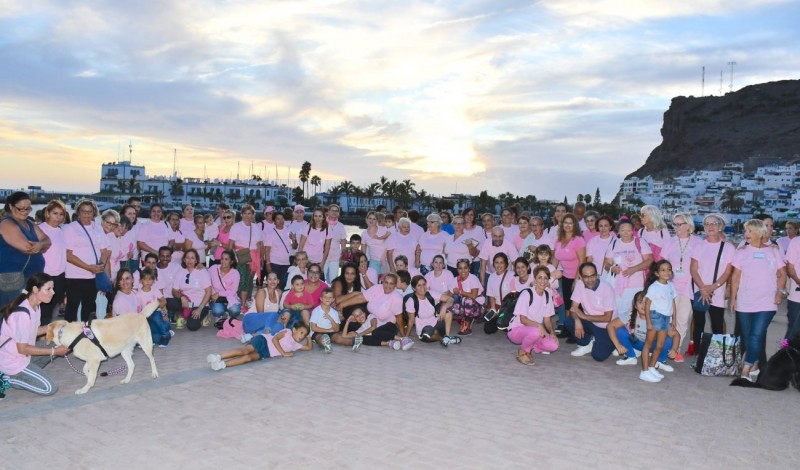 Mog�n marchan  contra el c�ncer de mama