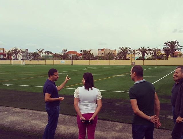 Ag�imes sustituye el c�sped artificial del Campo F�tbol Arinaga