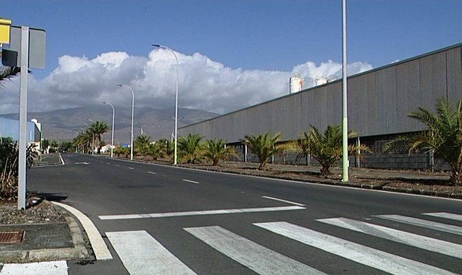 Ag�imes finaliza las obras de alumbrado y abastecimiento agua del Pol�gono Industrial de Arinaga 