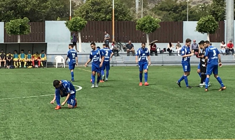 El San Fernando sigue sin ganar a pesar de mejorar en el juego