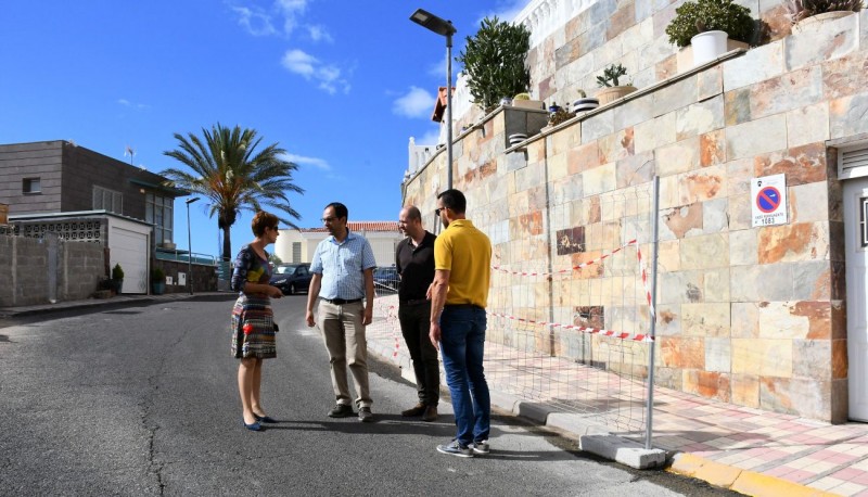 Mog�n rehabilita las aceras y bordillos de la calle Guacimara