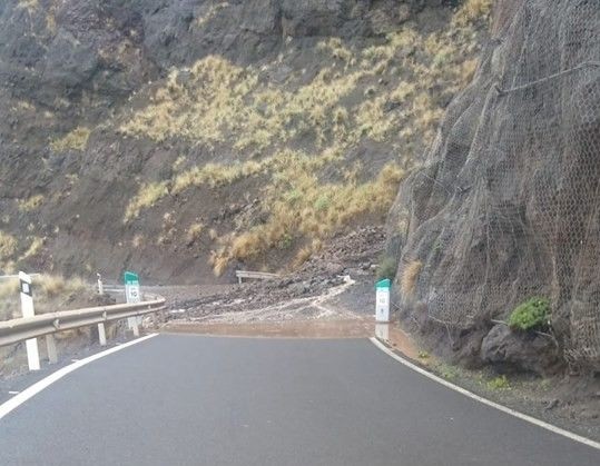 La Aldea vuelve a quedarse incomunicada por derrumbe de la carretera