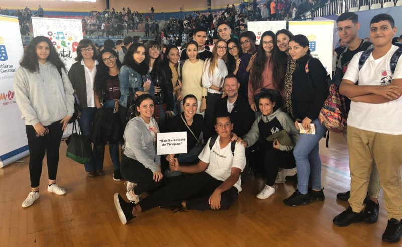 J�venes de San Bartolom� de Tirajana aprenden escuchando al Hermano Mayor