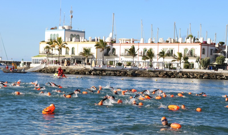 Gabriel de Le�n y Erika Rivero, vencedores de la II Gloria Mog�n Open Water