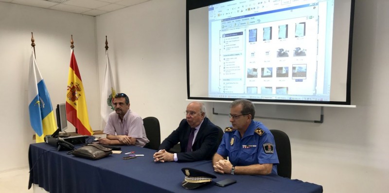 Polic�as Locales de Gran Canaria se especializan en inspecci�n del transporte por carretera 
