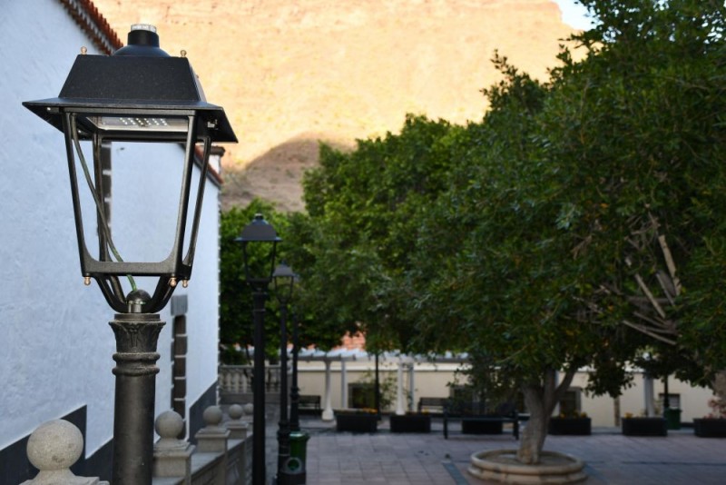 El casco de Mog�n, primer n�cleo en completar la instalaci�n de luminarias led