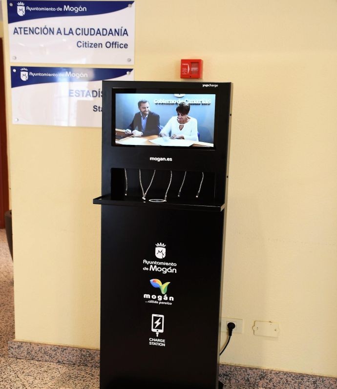 Mog�n estrena t�tems de carga para m�viles en los edificios municipales