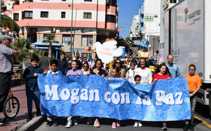 En Arguinegu�n 1.400 jovenes marchan por el D�a de la Paz