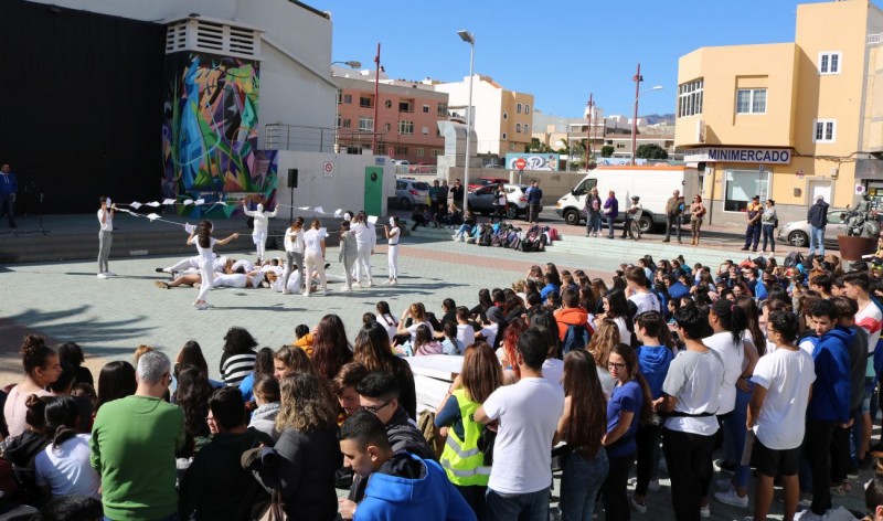  M�s de 400 estudiantes de institutos celebran el D�a Escolar por la Paz y la No Violencia en Vecindario