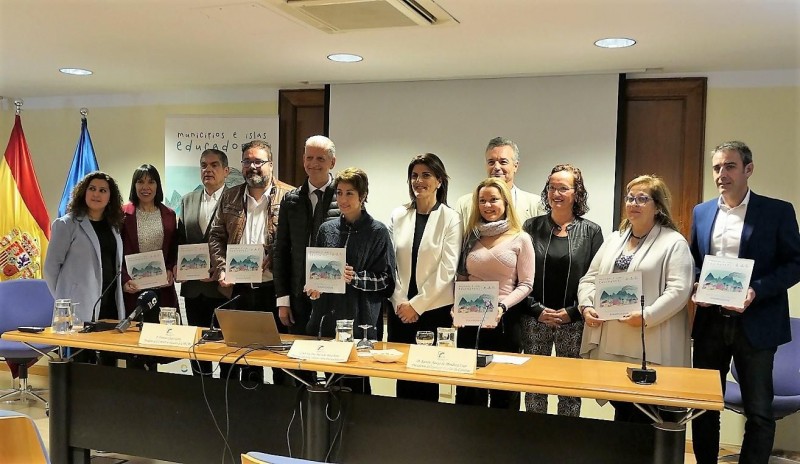 Mog�n y San Bartolom� de Tirajana reciben el reconocimiento como  �Municipio Educador Dinamizador` del Consejo Escolar de Canarias y la FECAM