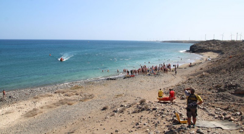 La nueva ordenanza municipal de playas de Santa Luc�a  regula el acceso de embarcaciones y el disfrute p�blico de la costa