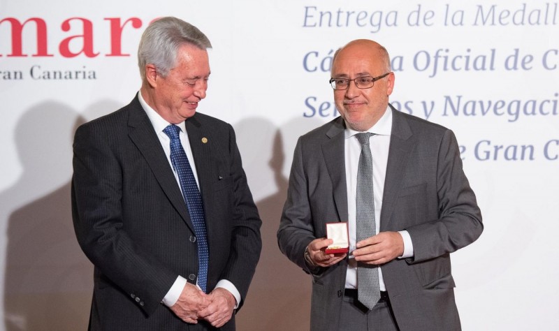 El Cabildo recibe la Medalla de Oro de la C�mara de Comercio