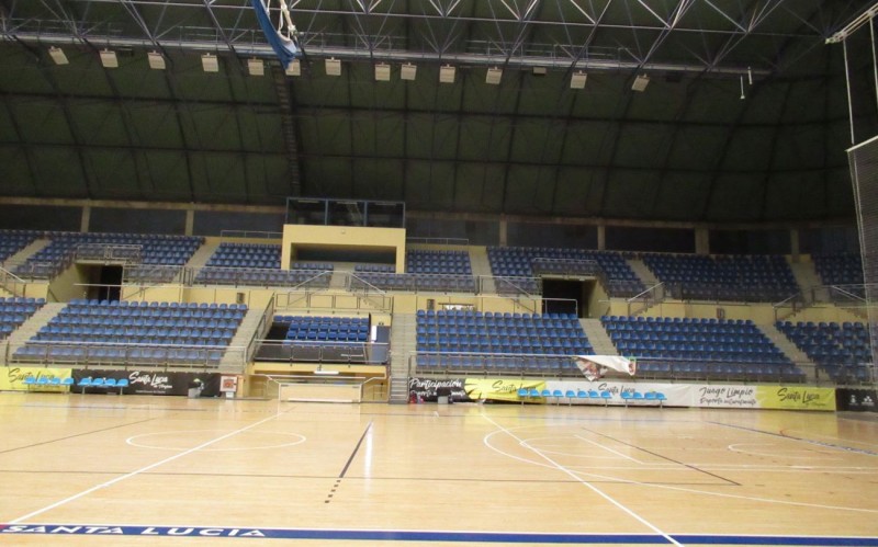 Santa Luc�a ahorra un 70% de luz en la factura con el cambio de luminarias del Pabell�n deportivo