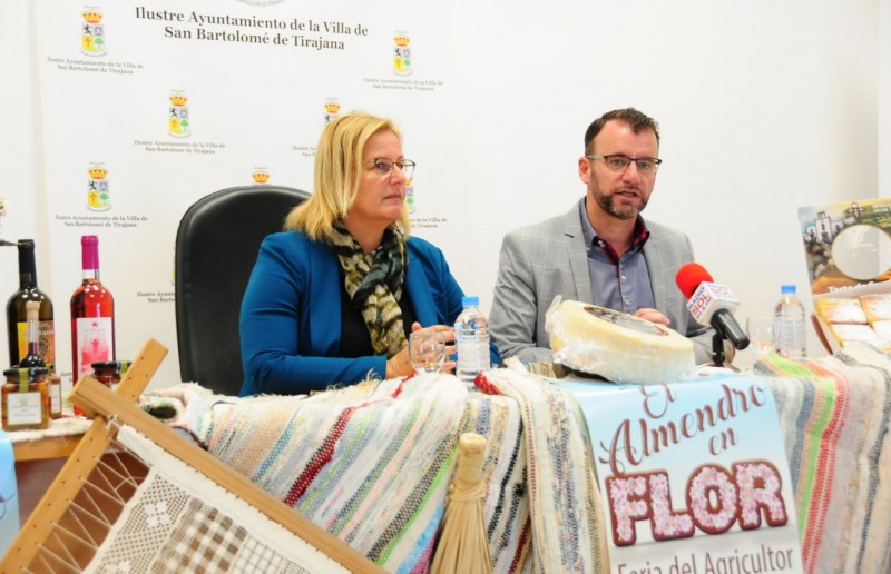 Global pone un servicio especial  para la Festividad del Almendro en Tunte