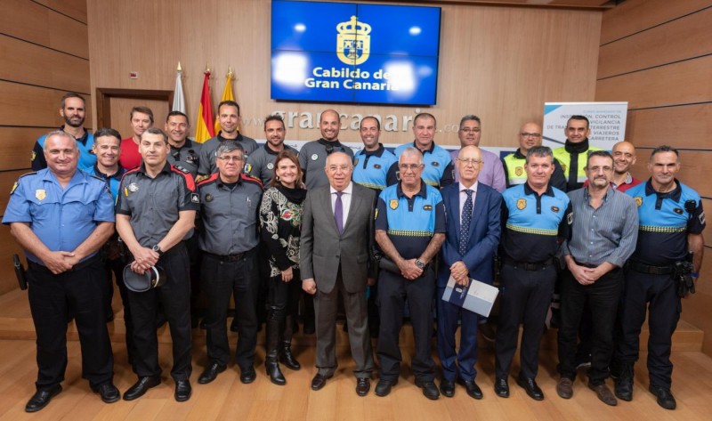 Polic�as Locales  de 5 municipios reciben el certificado en inspecci�n del transporte 