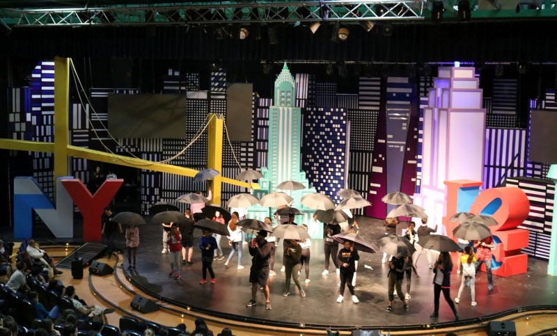 M�s de 350 personas traen este viernes el bullicio de Nueva York al V�ctor Jara en la Alegor�a del Carnaval